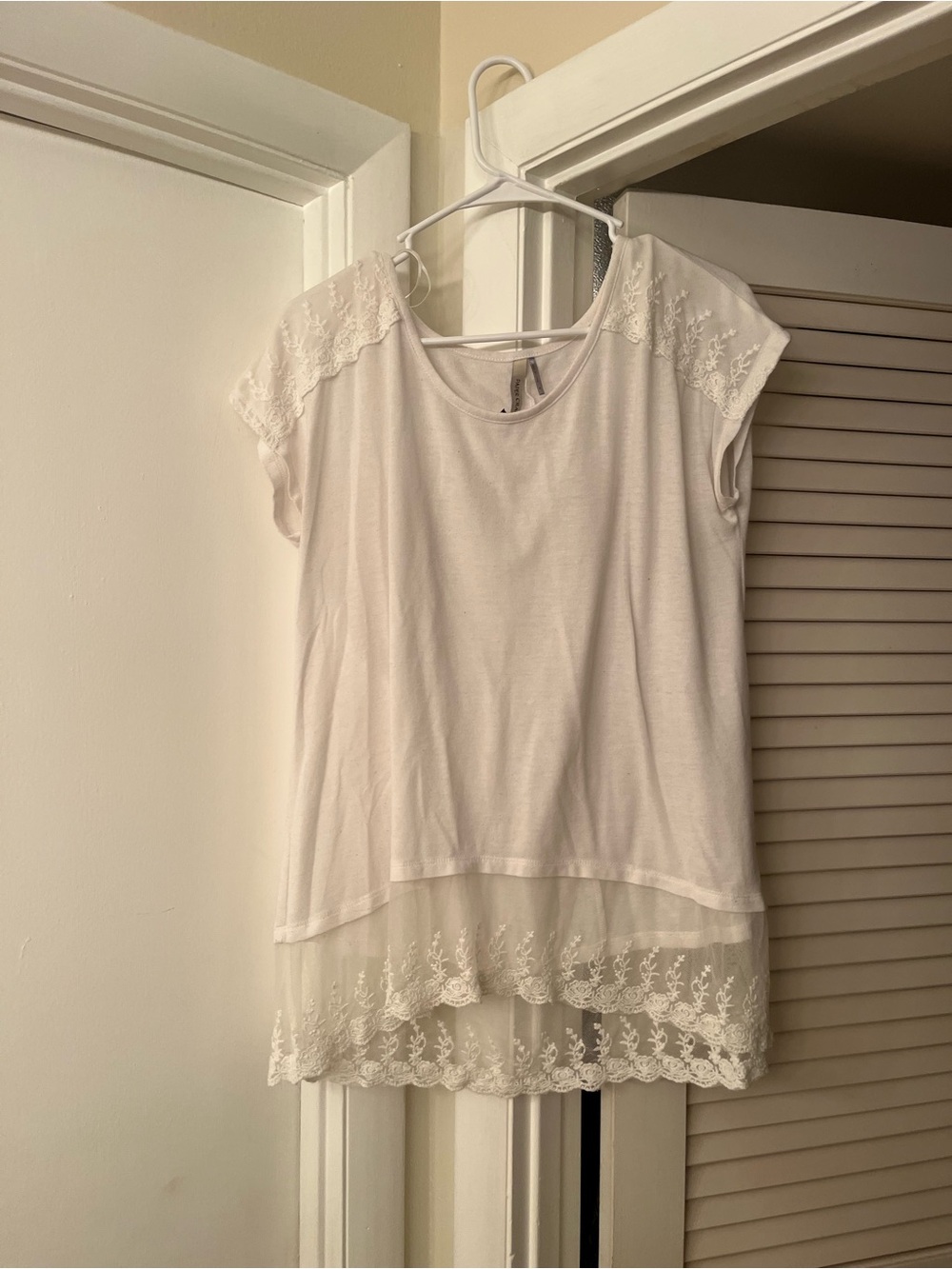 Paper Crane White Lace-Trim Short Sleeve Tunic